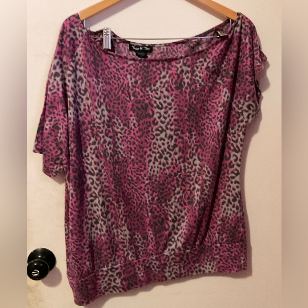 Twist Tees women’s Pink and Gray Y2K cheetah Print Blouse plus size 2